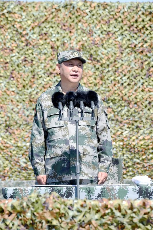 2017年7月30日上午,庆祝中国人民解放军建军90周年阅兵在朱日和联合训练基地隆重举行。来源:新华社